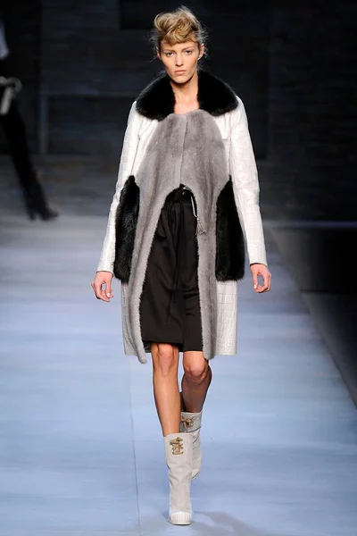 Look 1